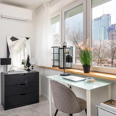 Апартаменты Plac Grzybowski Near Metro Swietokrzyska By Renters
