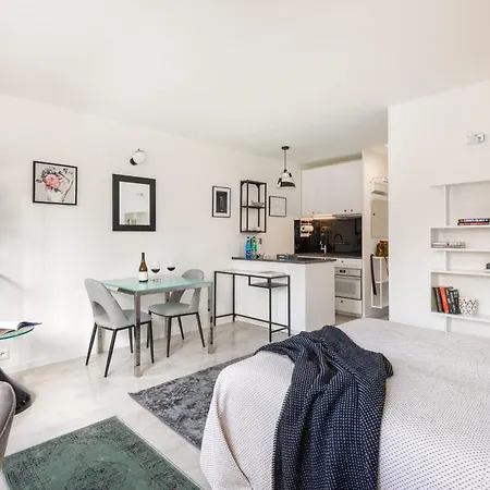 Apartman Plac Grzybowski Near Metro Swietokrzyska By Renters Varsó