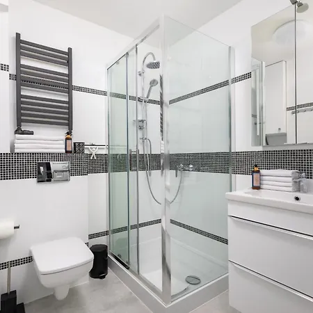 Plac Grzybowski Near Metro świętokrzyska By Renters Apartament Warszawa