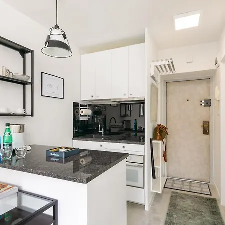 아파트 Plac Grzybowski Near Metro Swietokrzyska By Renters